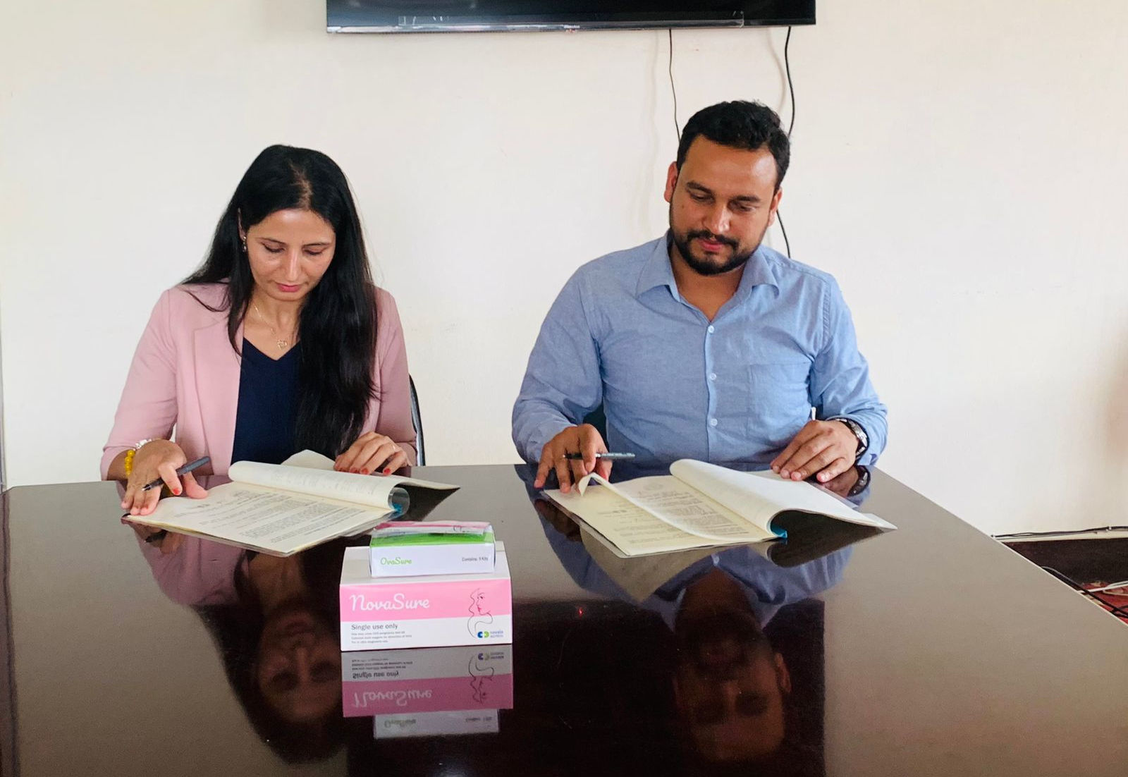 Contract signing between CRS and Novala
